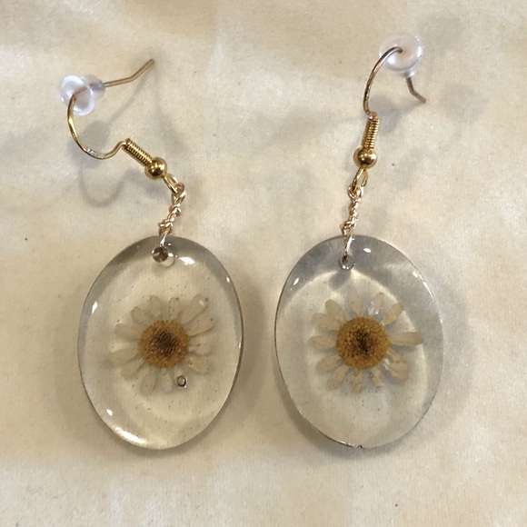 Dried Flower Resin Earrings - Picture 1 of 3